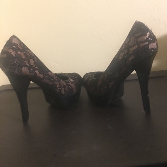 Floral Lace Heels - Picture 2 of 3